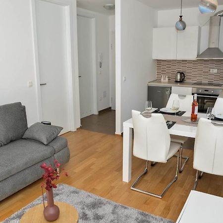 Apartment Leon Sa Privatnim Parkingom Задар Екстериор снимка